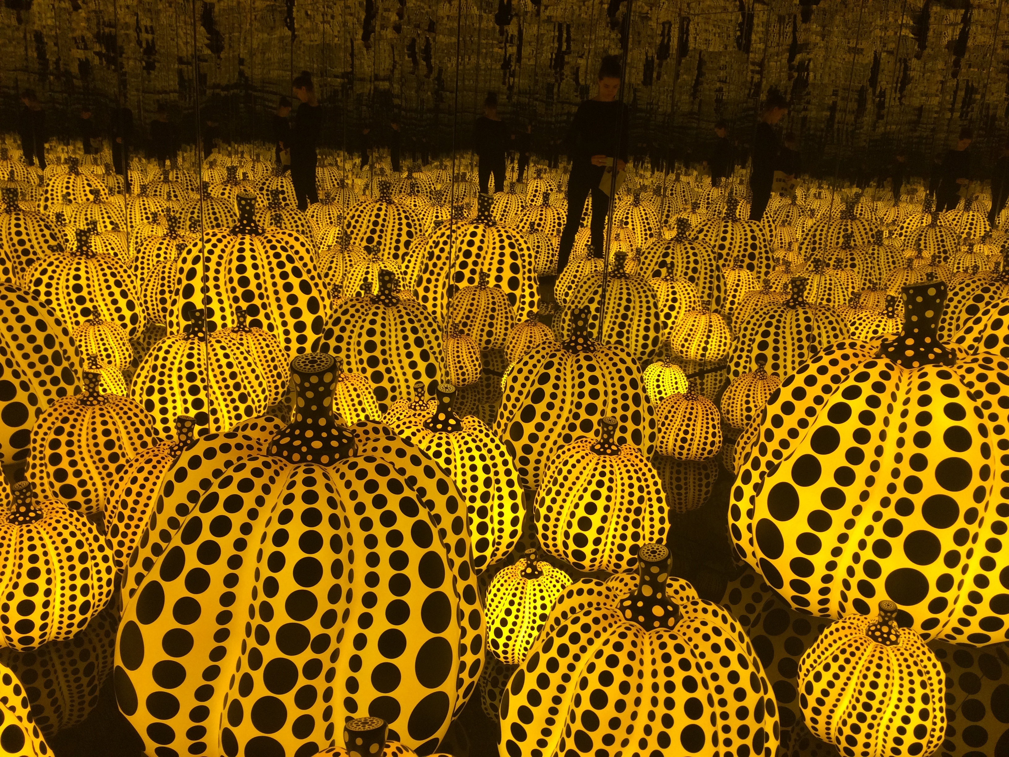 Werk Yayoi Kusama gelber Kürbis Werk Yayoi Kusama gelber Kürbis
